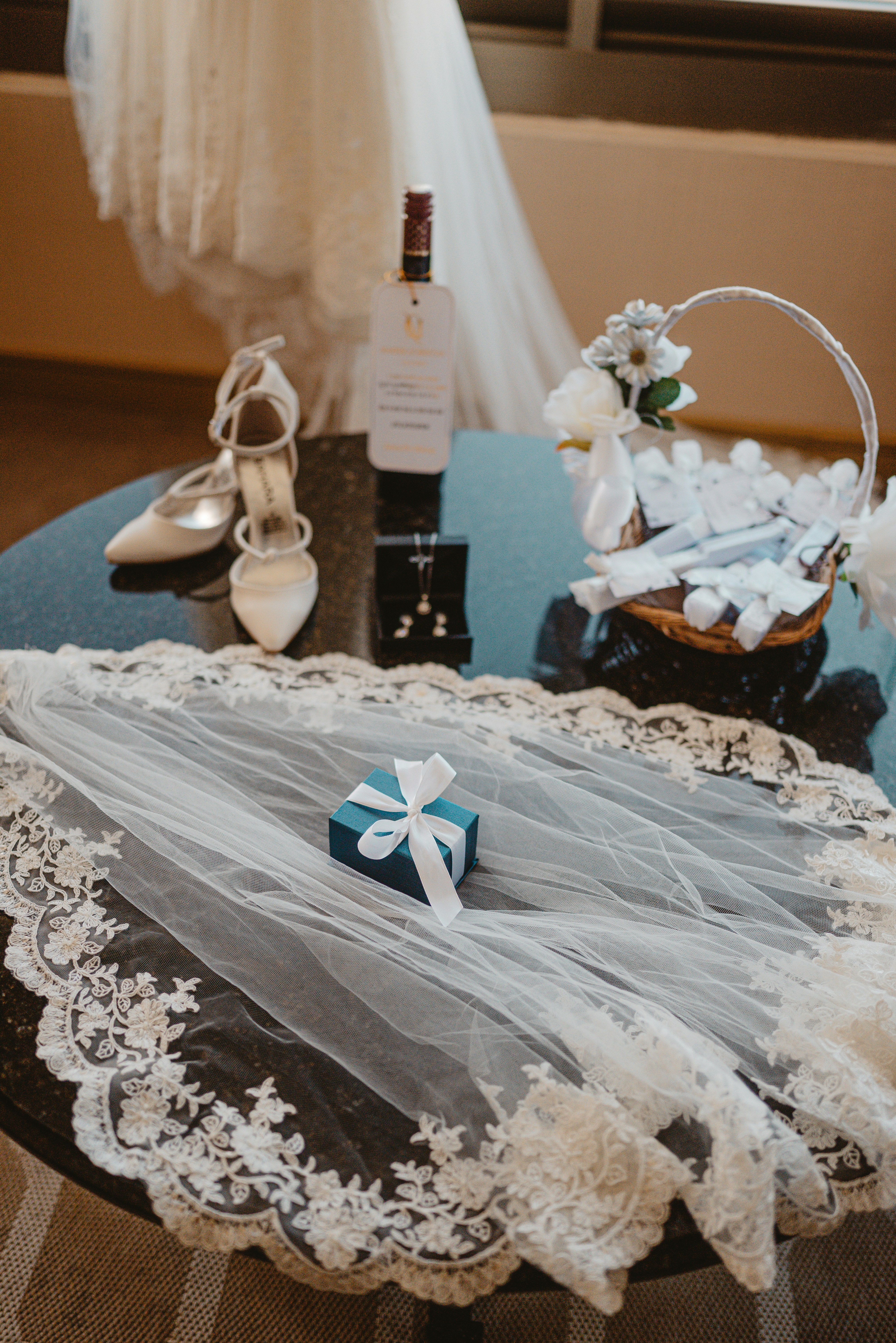 Bridal veil, shoes and accessories