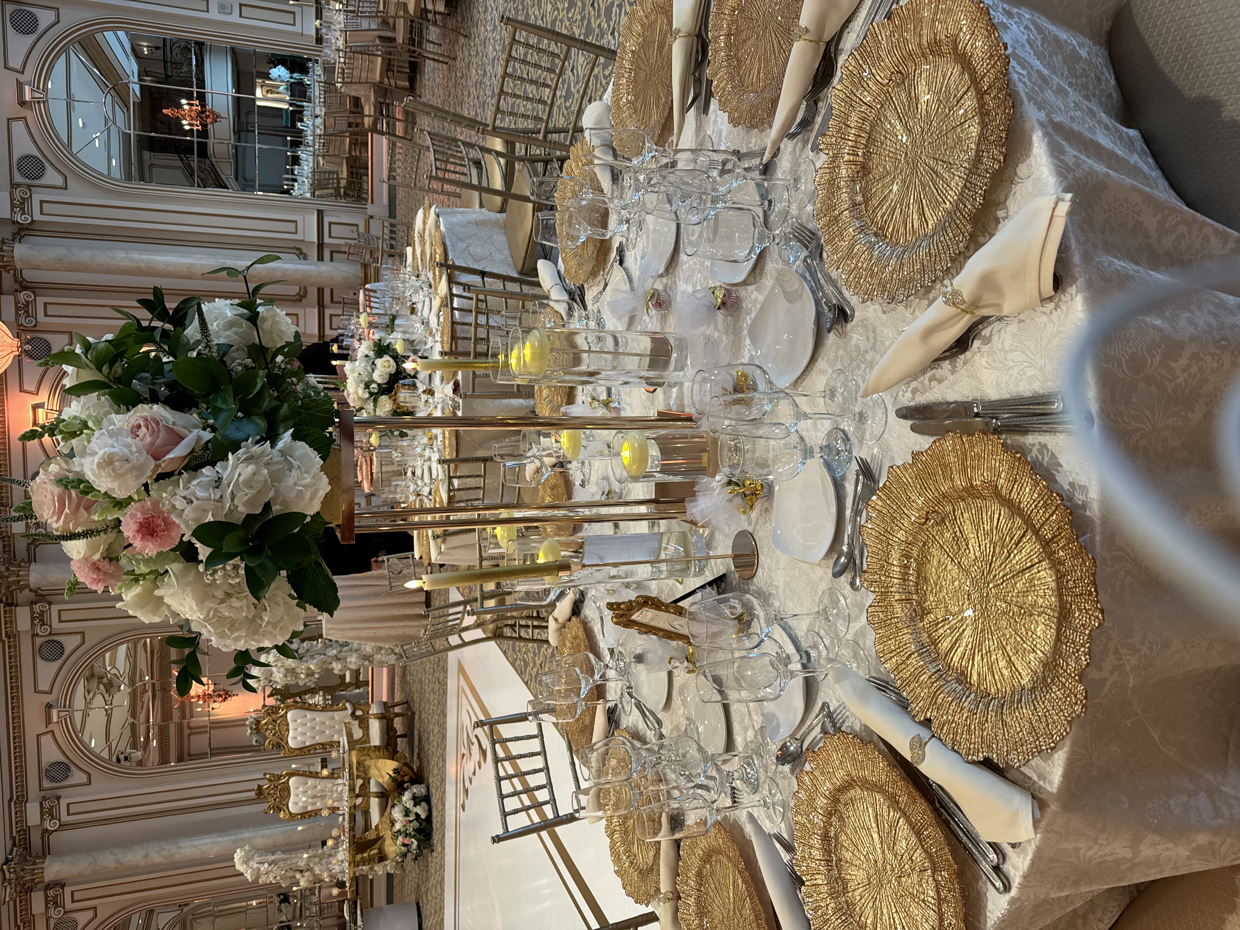 Elegant wedding table centerpiece arrangement